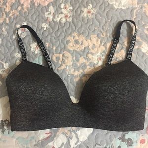 Victoria’s Secret Wireless T-Shirt Bra, 34DD